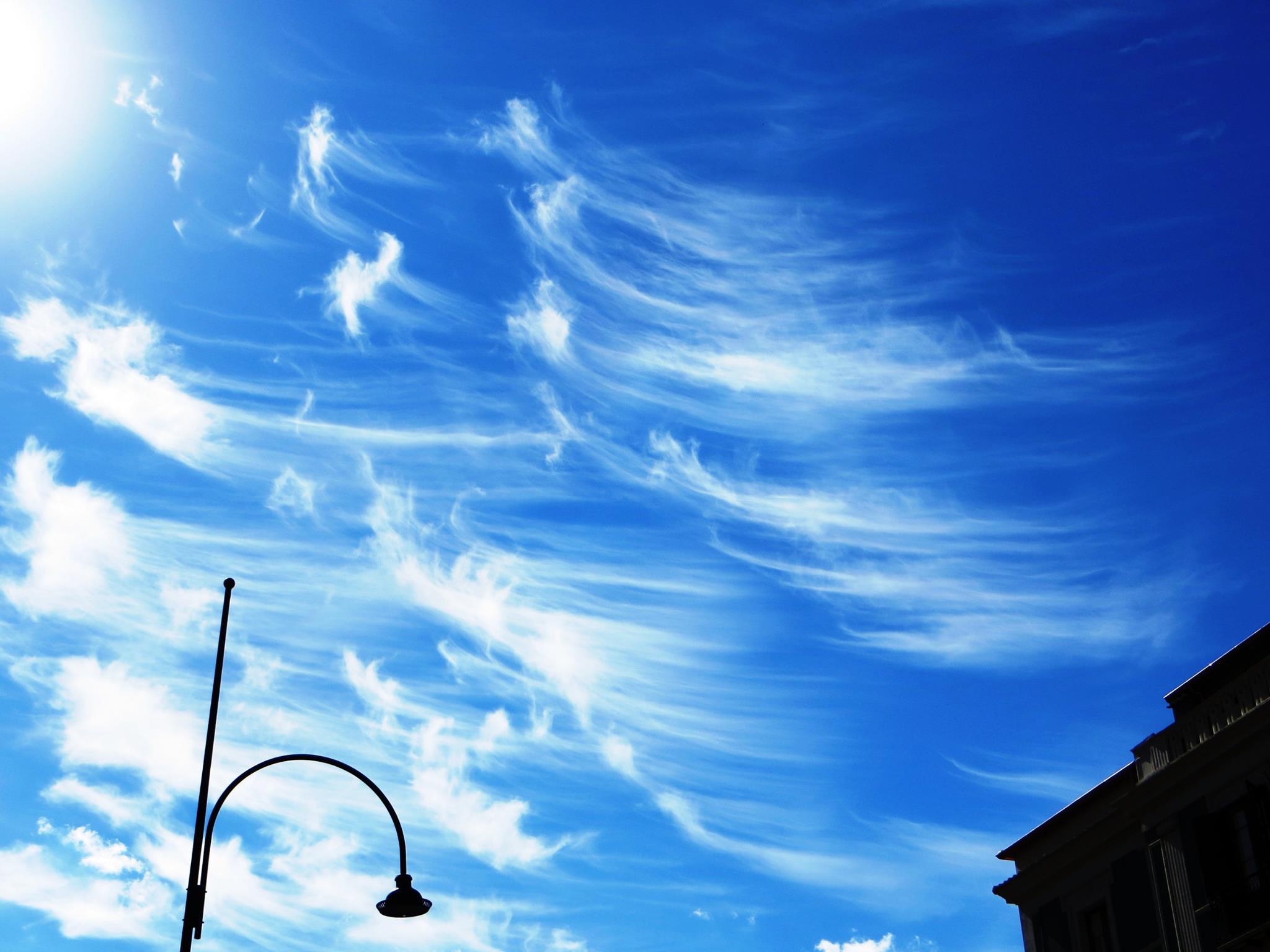 Cieli blu e nuvole affascinanti
