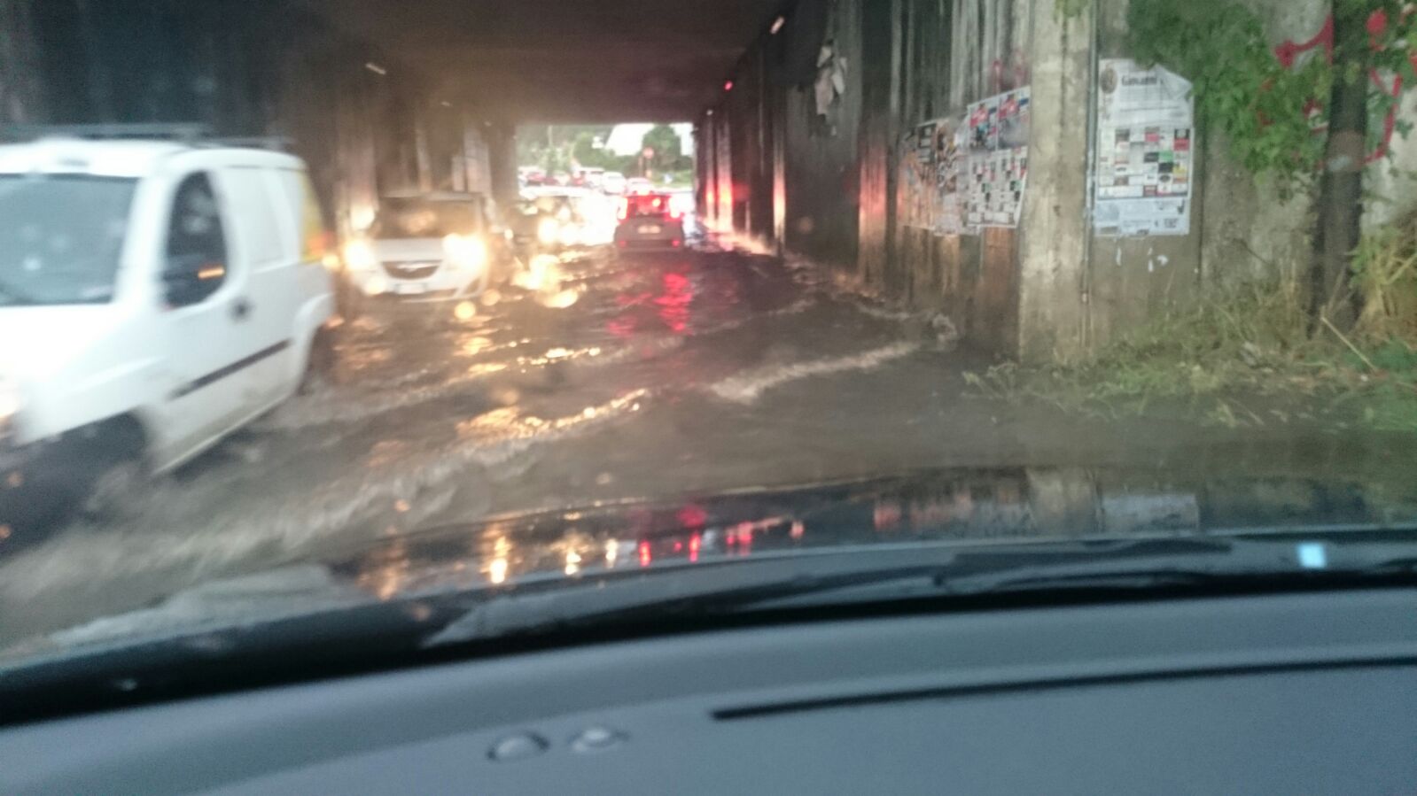 In atto un nubifragio a Cosenza e suo hinterland! E per oggi ancora piogge...