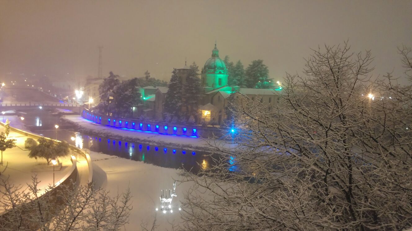 Risveglio bianco in Calabria. Cosenza e Catanzaro innevate. Ecco le FOTO da tutta la regione!