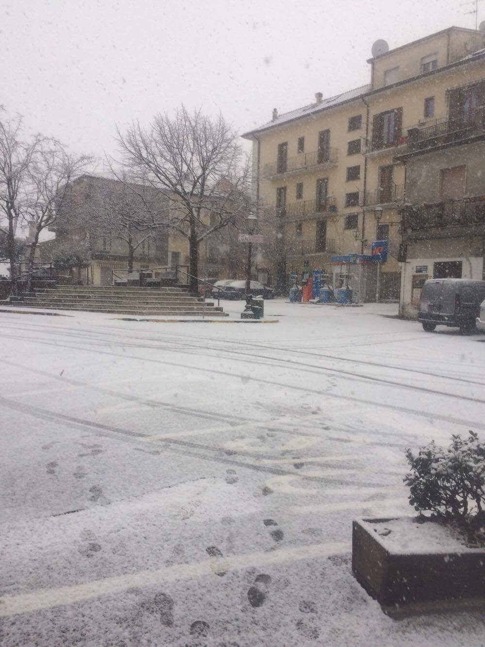 Neve su alto Tirreno cosentino. Fiocchi anche a Cosenza. Un'occhiata al prosieguo della giornata...