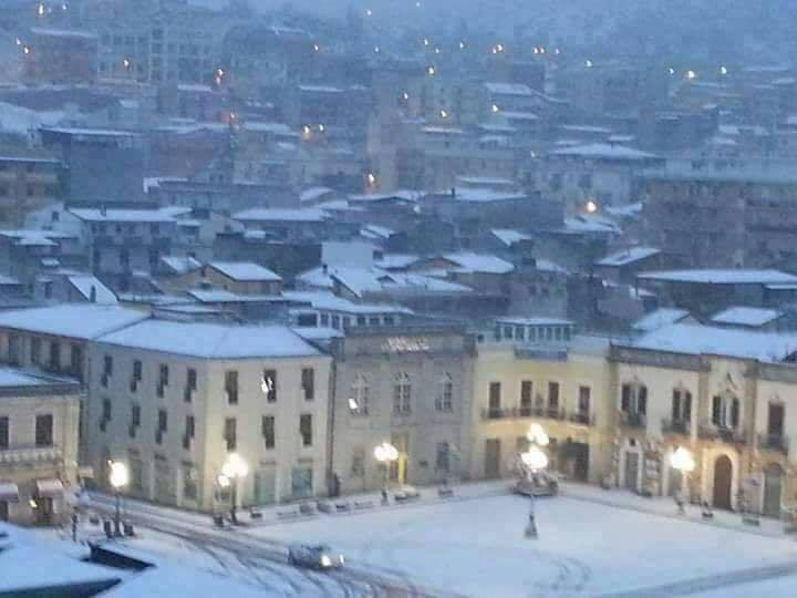 NEVE nel REGGINO, in alcune località è tornata dopo decenni! E non è ancora finita...