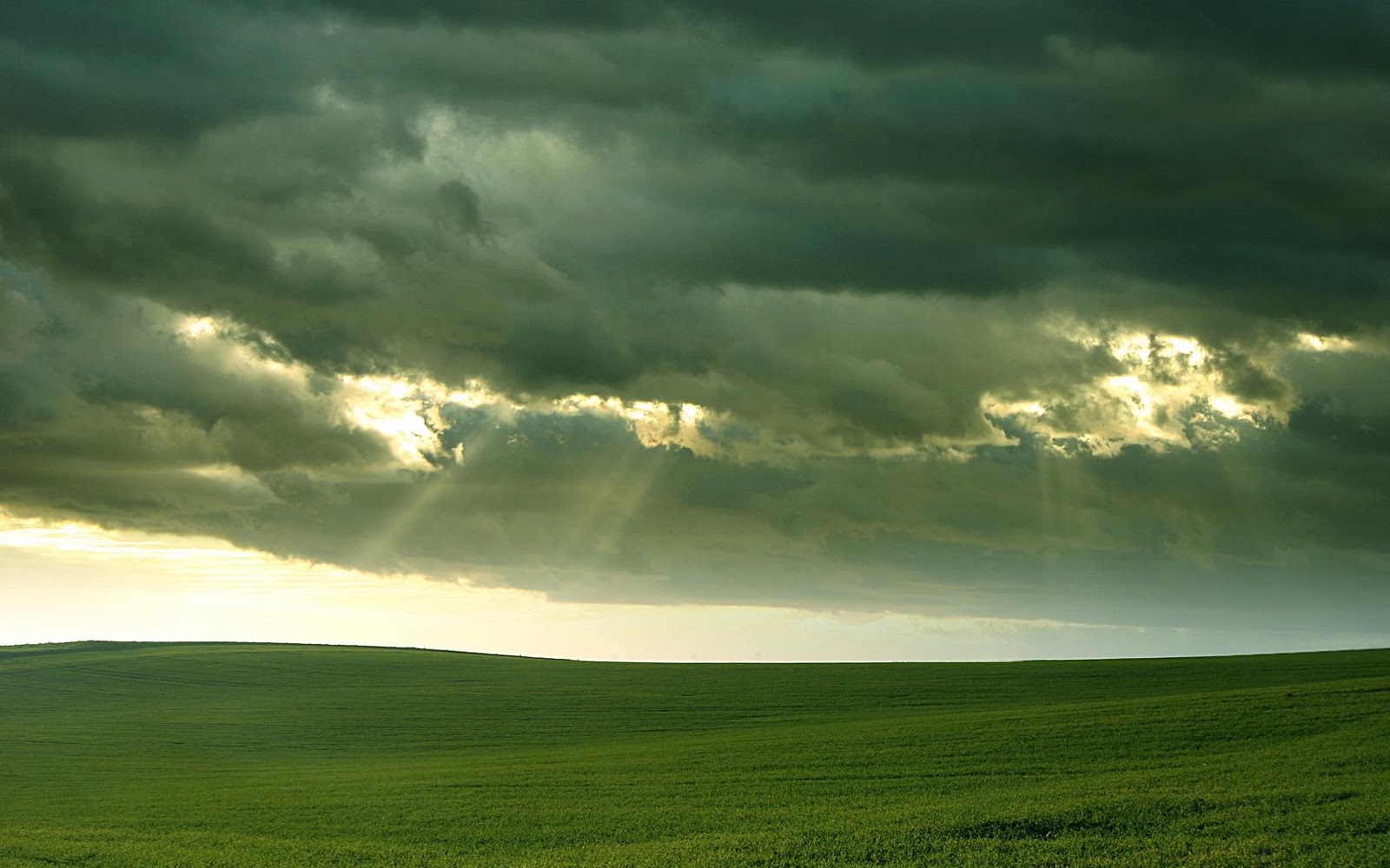 Meteo di giovedì e venerdì: residua instabilità sui versanti tirrenici, in graduale attenuazione