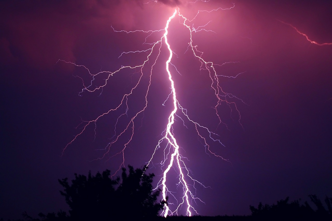 maltempo fulmine temporale pioggia