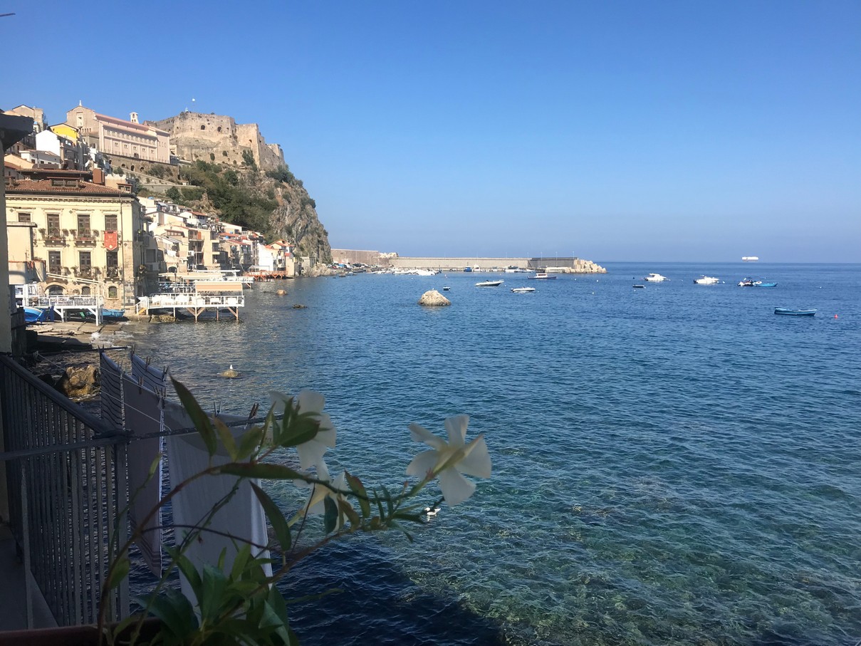 scilla chianalea sereno mare