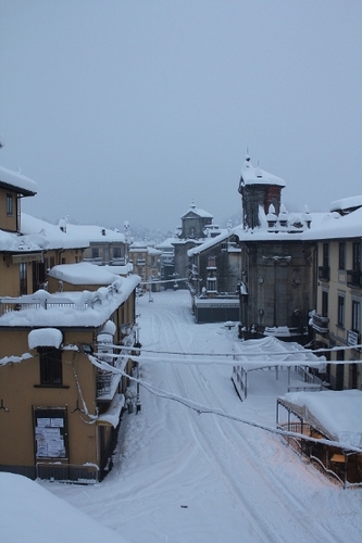 Inizio di settimana molto freddo con locali nevicate