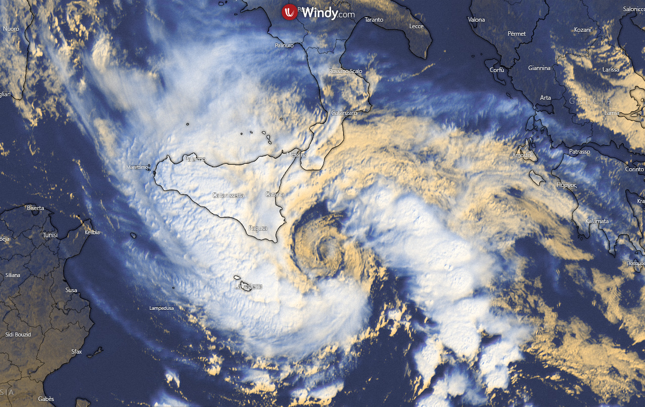 Ciclone tropicale vicinissimo alla Calabria ma si allontanerà